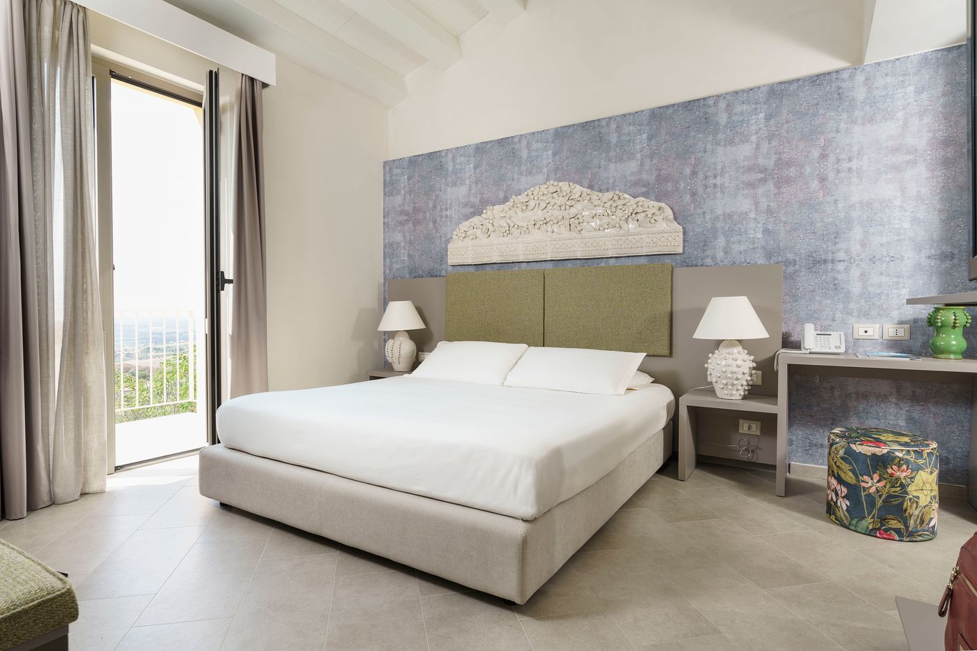 Luna-del-Raccolto--Green-Country-Hotel-Room-16