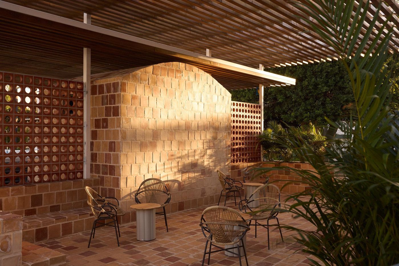 Los-Monteros-Restaurant-102