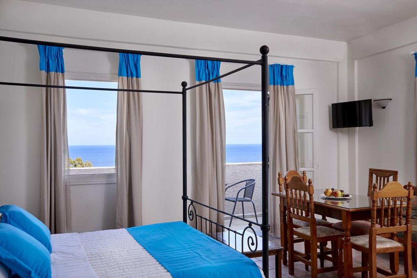 Terra-Blue-Santorini-Room-11