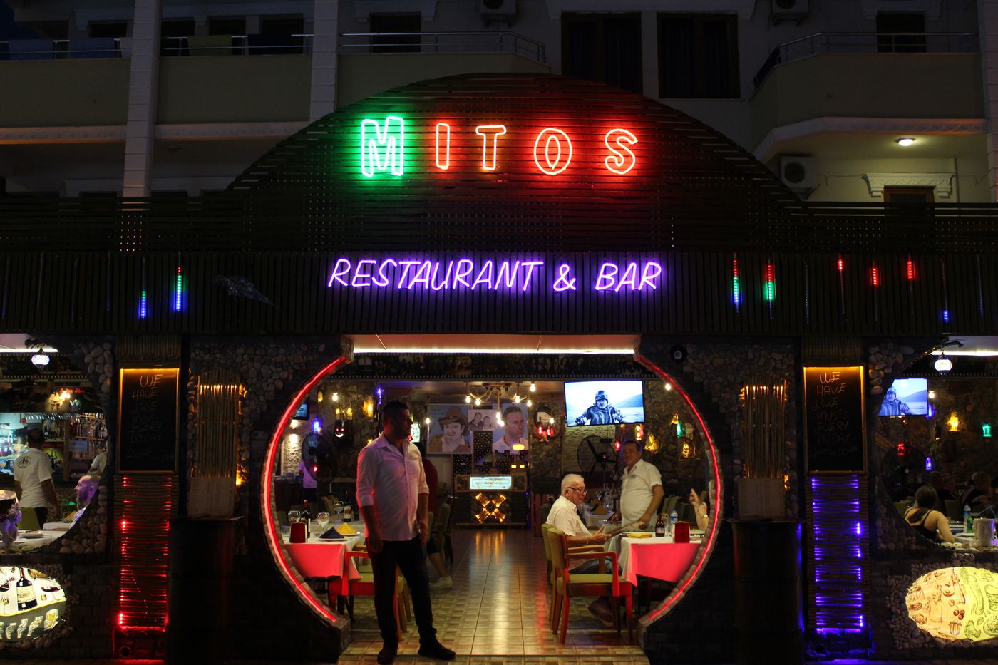 Mitos-Apartments-Restaurant-22