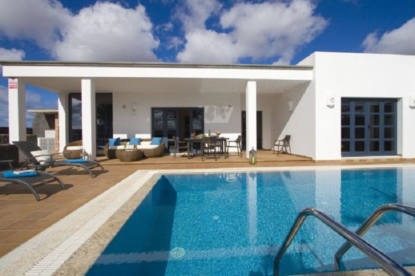 Ereza-Villas-Mamma-Mia-Lobby-4