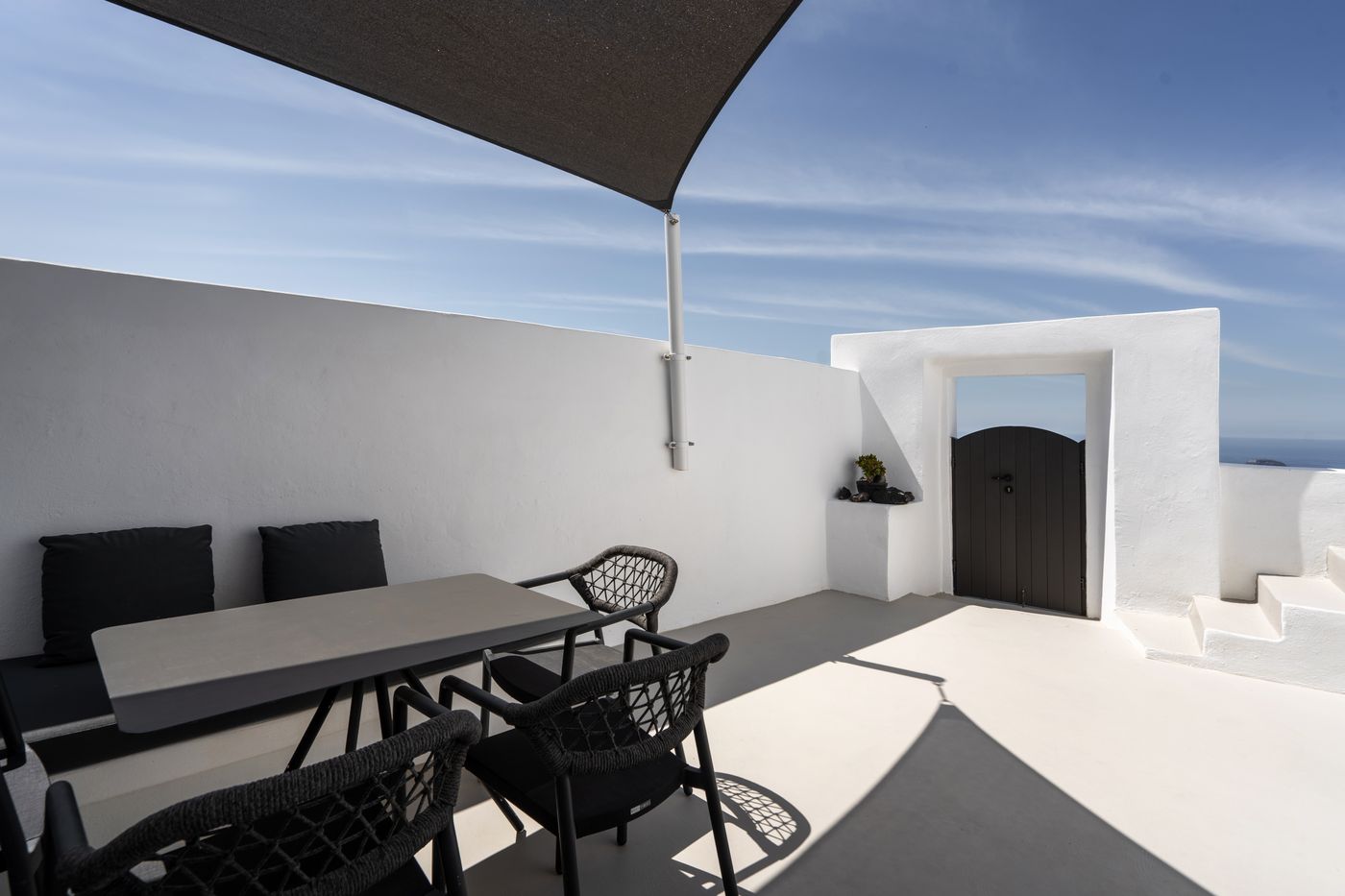 Aqua-Luxury-Suites-Room-6