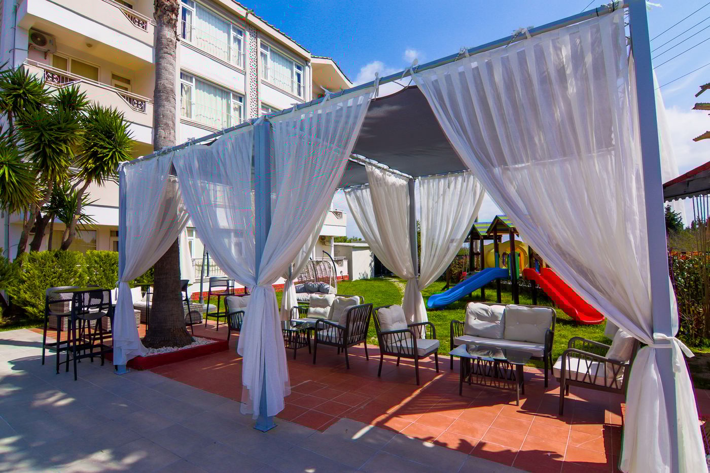 New Garden Luna Side Apart Hotel