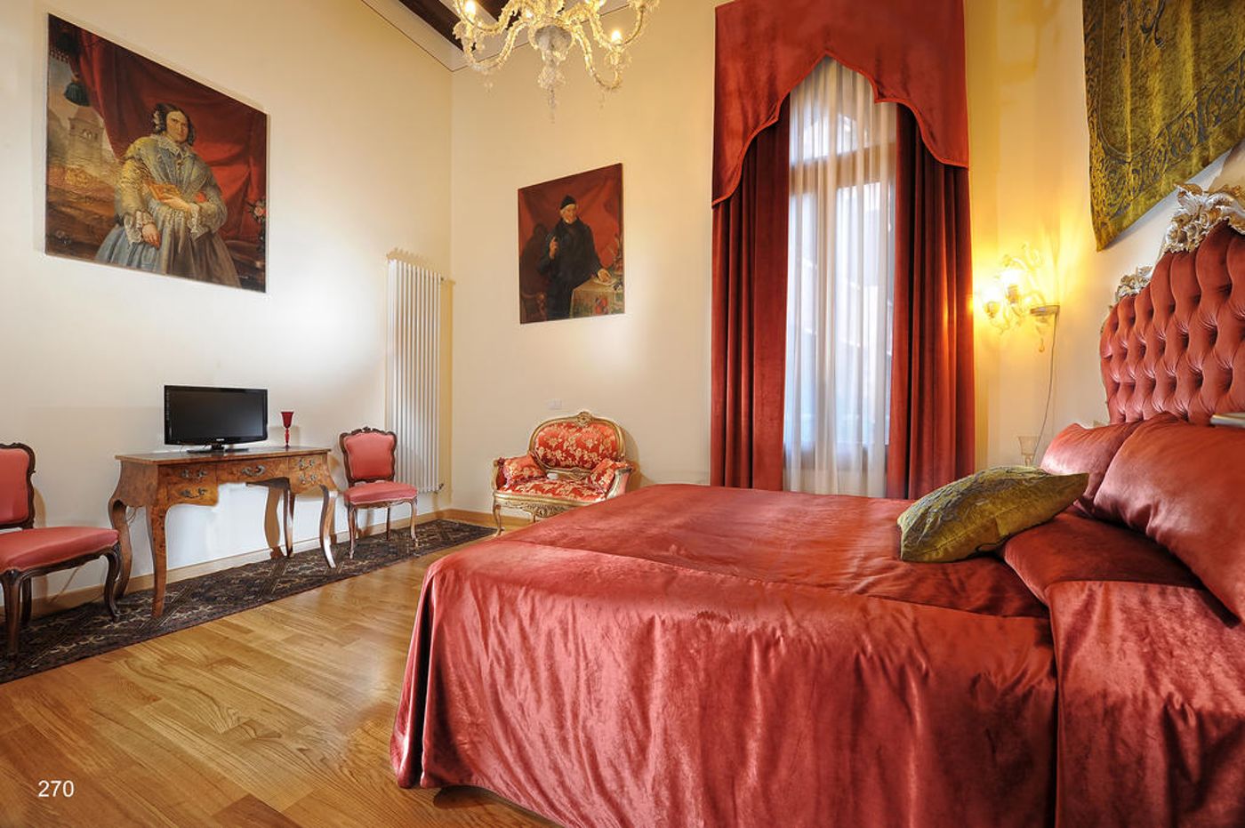 Ca--dell-Arte-Room-5