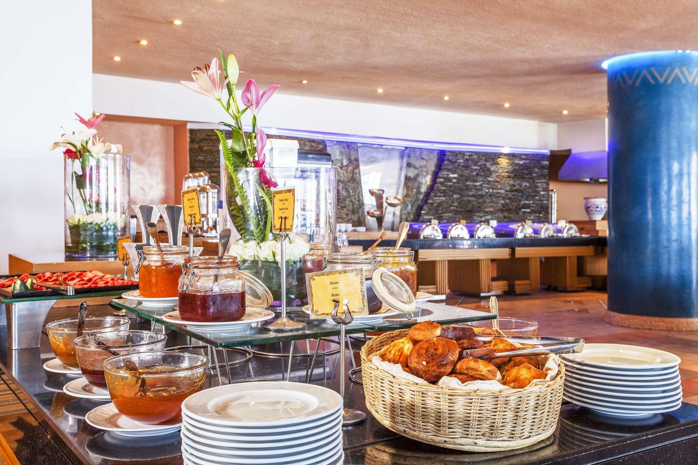 Atlas-Amadil-Beach-Aqua-Sun-Room-60