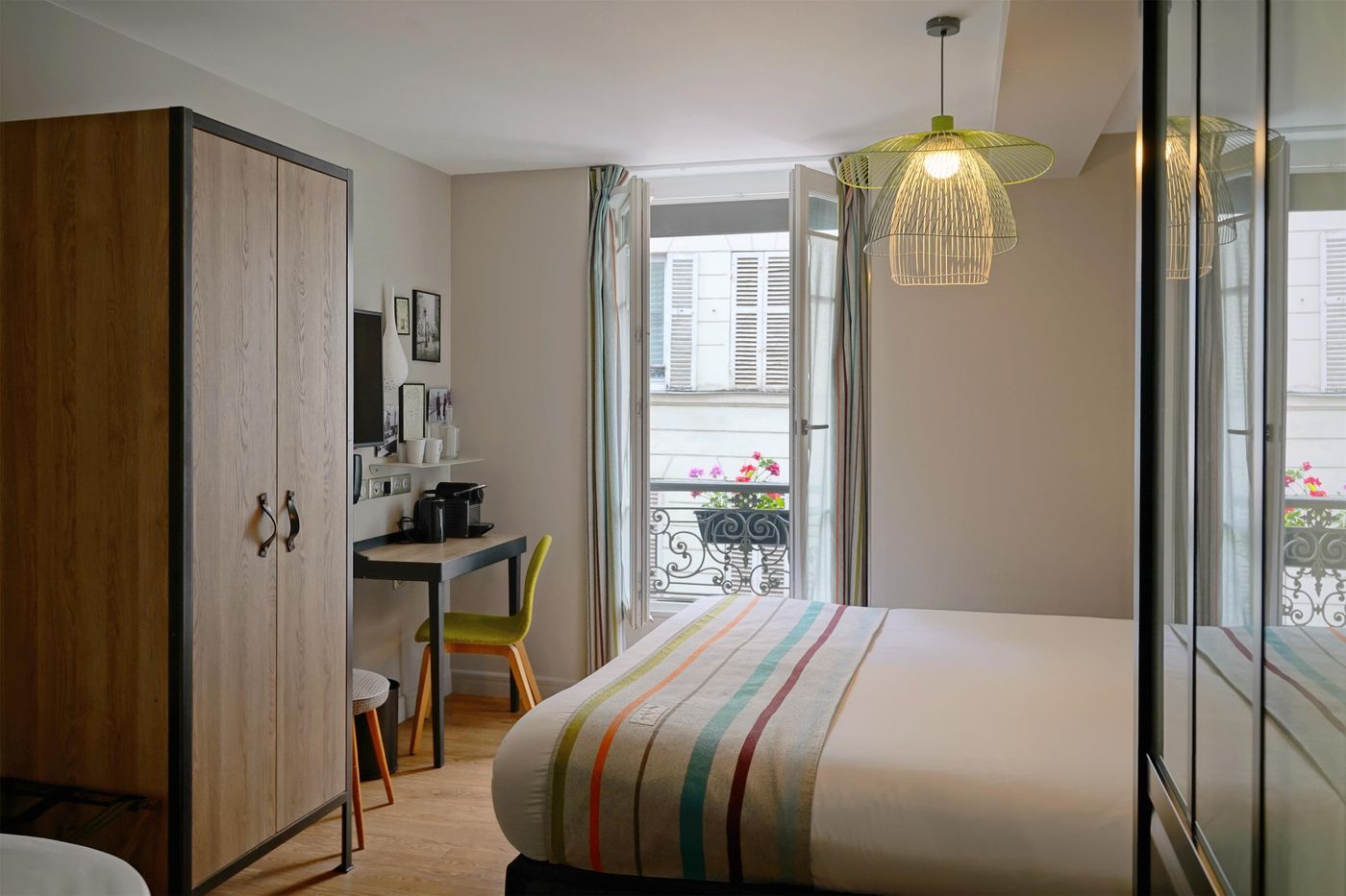 Hotel-Litteraire-Marcel-Ayme--BW-Premier-Collectio-Room-18