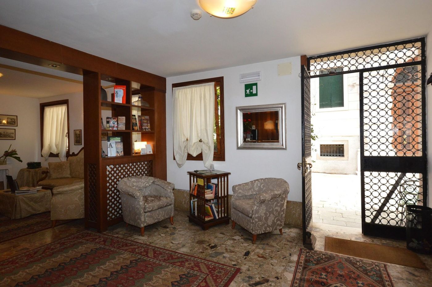 Albergo-Marin-Lobby-12