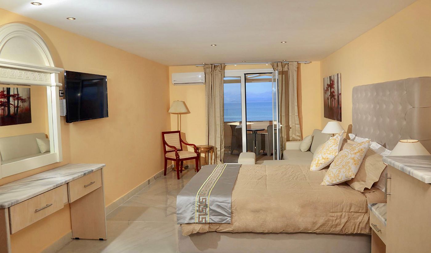 CavoMarina Beach Hotel 14