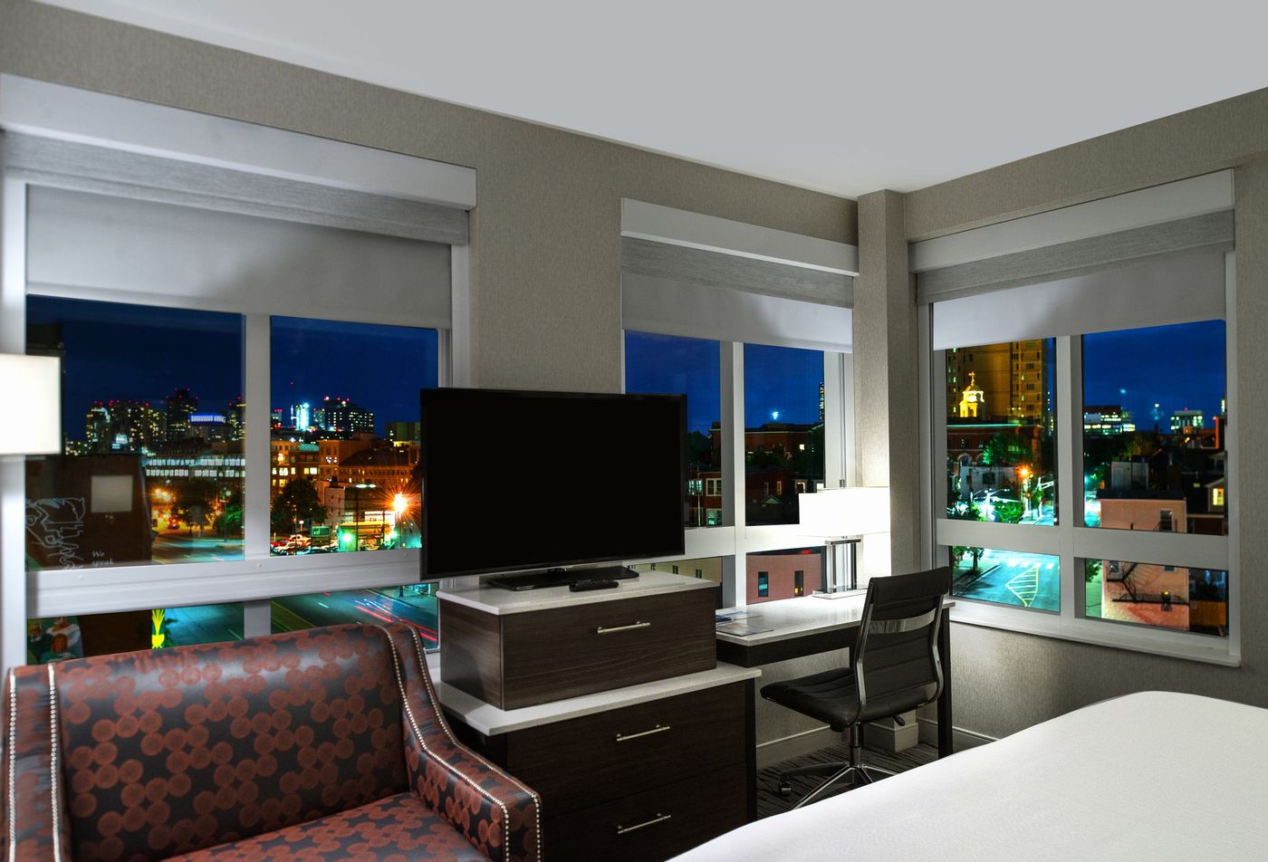 Fairfield-Inn---Suites-Boston-Cambridge-Room-11