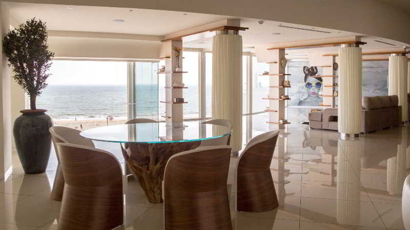 Onhotels-Ocean-Front-Lobby-54