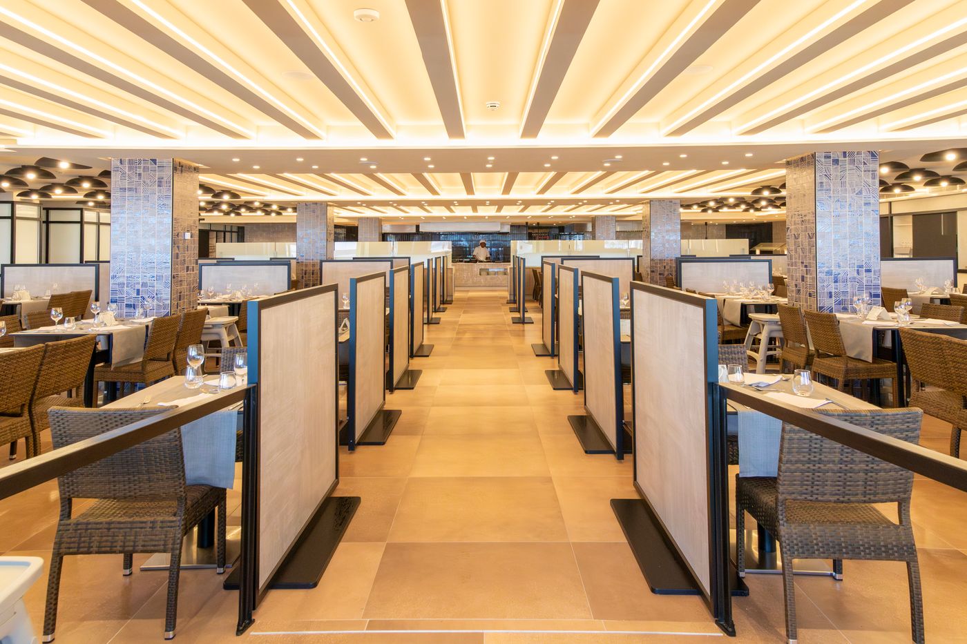 Golden-Donaire-Beach-Restaurant-38