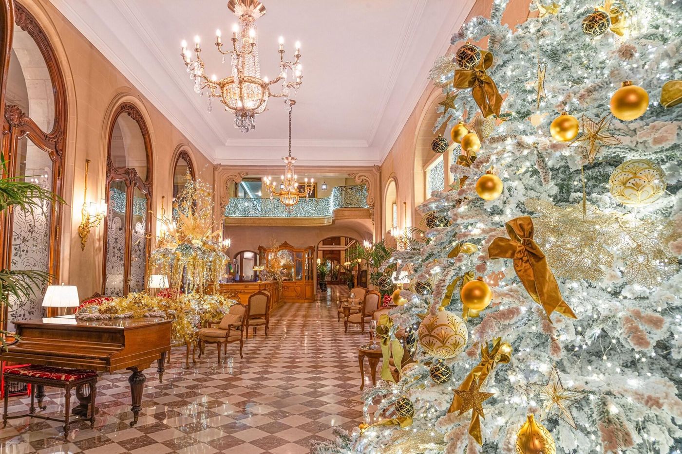 Regina-Hotel-Lobby-17