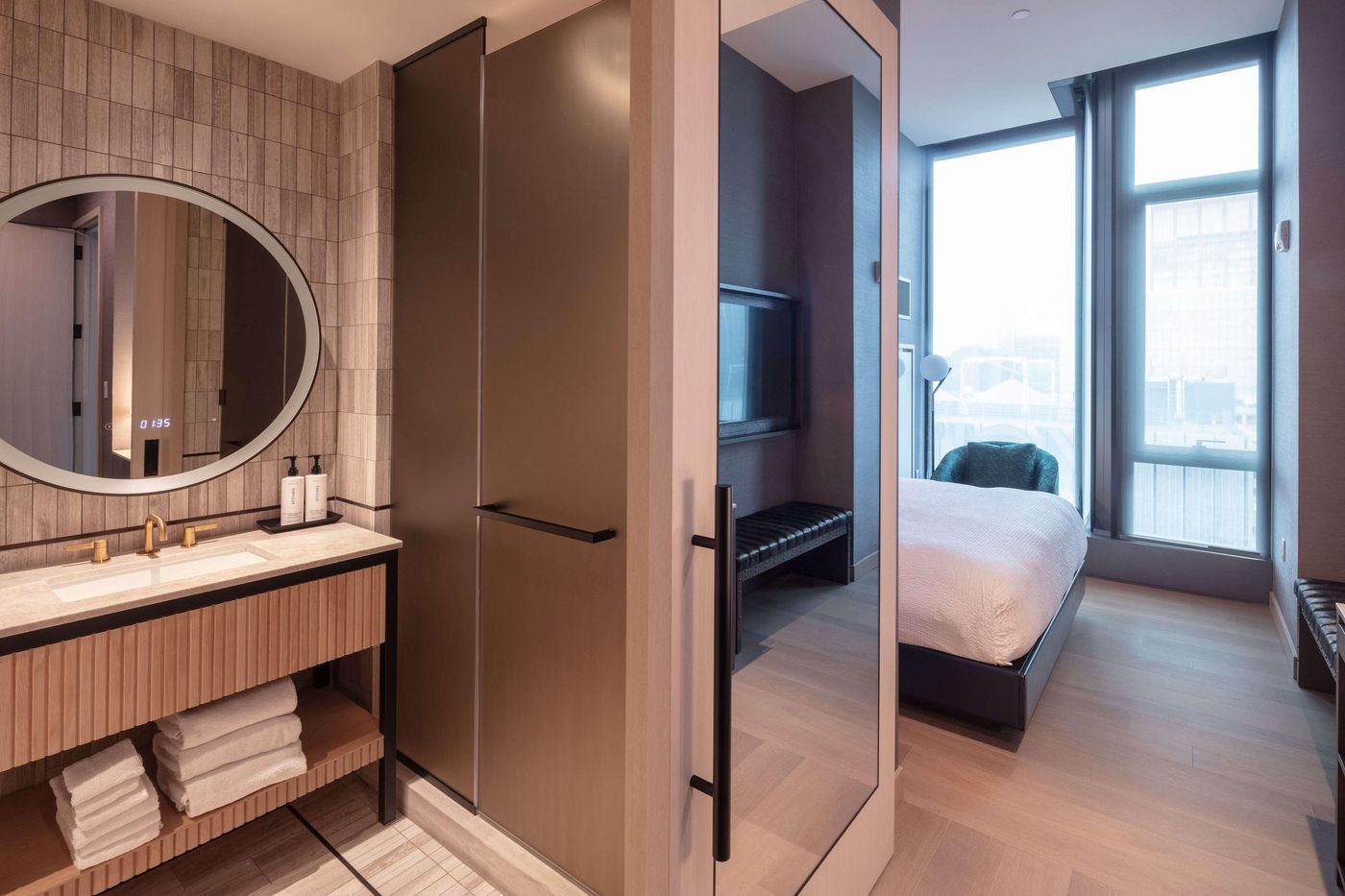 Tempo-by-Hilton-New-York-Times-Square-Room-47