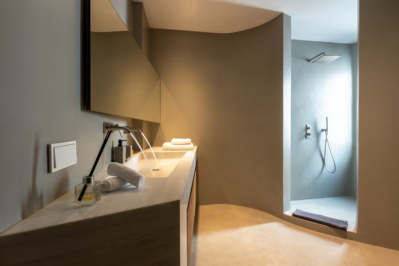 Heaven-s-Edge-Room-32