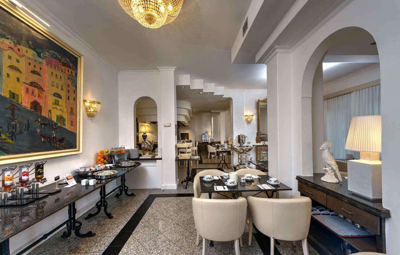 BEST-WESTERN-Hotel-Rivoli-Bar-13