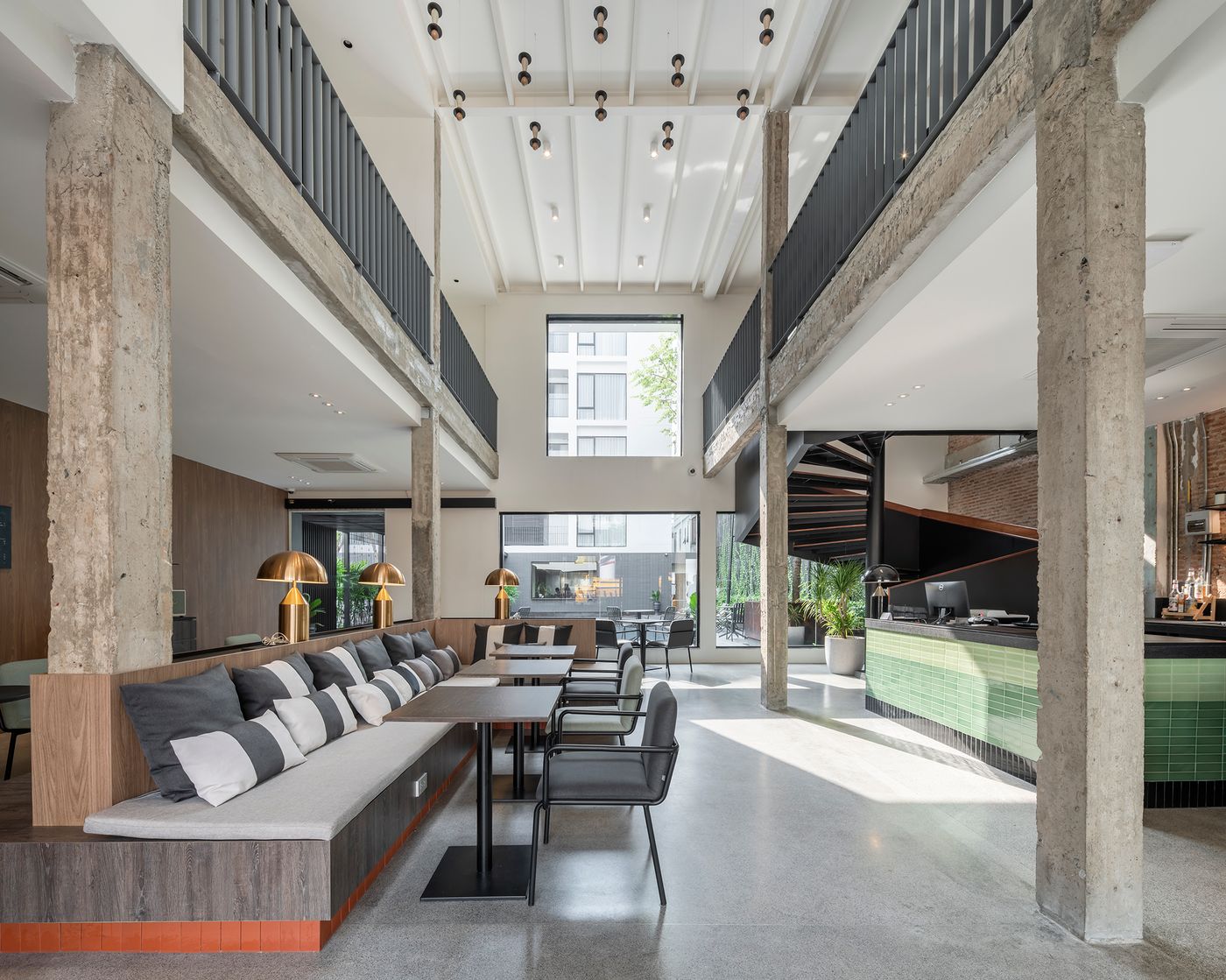 Lilit-Bang-Lumphu-Hotel-Lobby-7