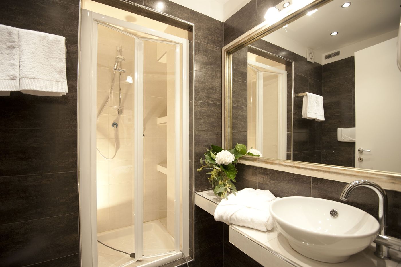 Luxury-on-the-River-Room-14