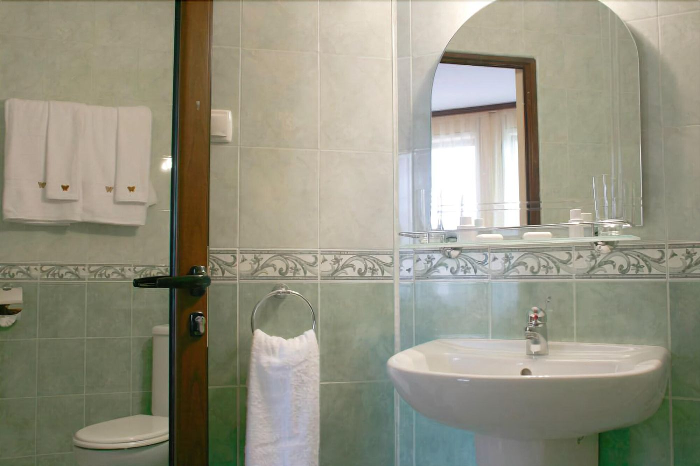 Alafrangite-Hotel-Room-15