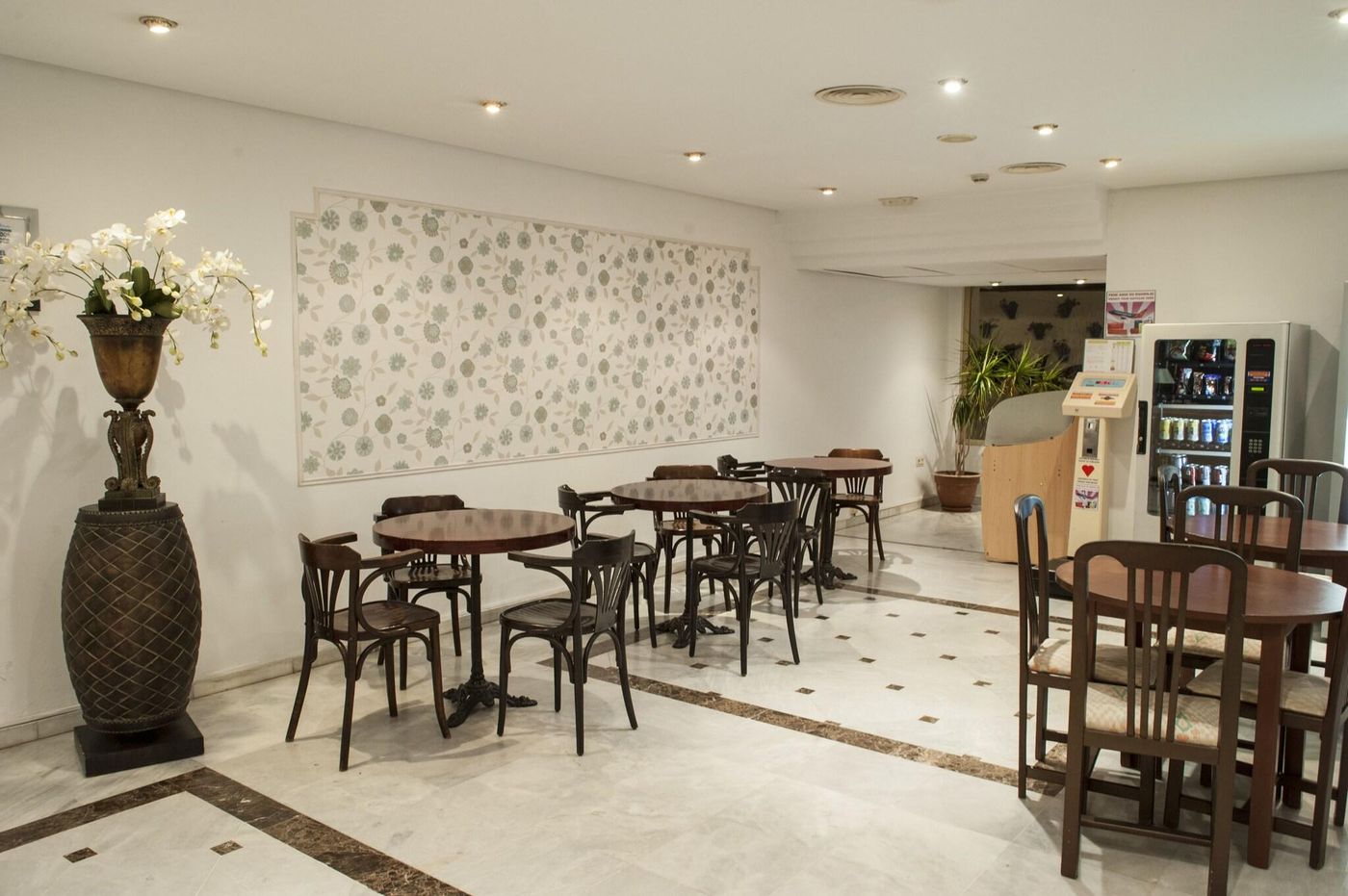 El-Faro-Marbella-Lobby-26