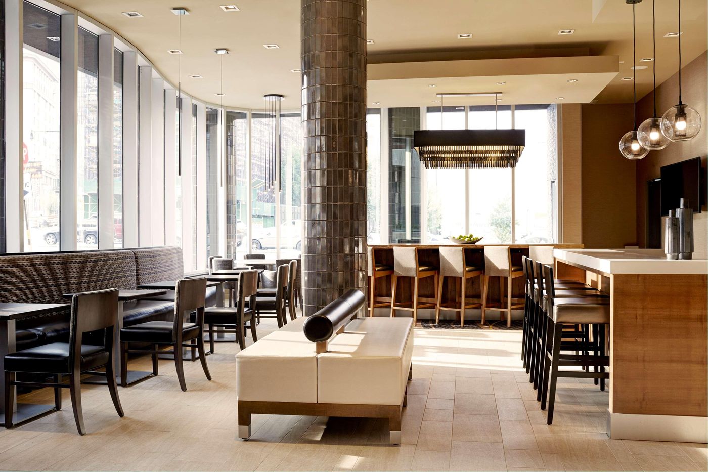 Hampton-Inn-Brooklyn-Downtown-Lobby-9