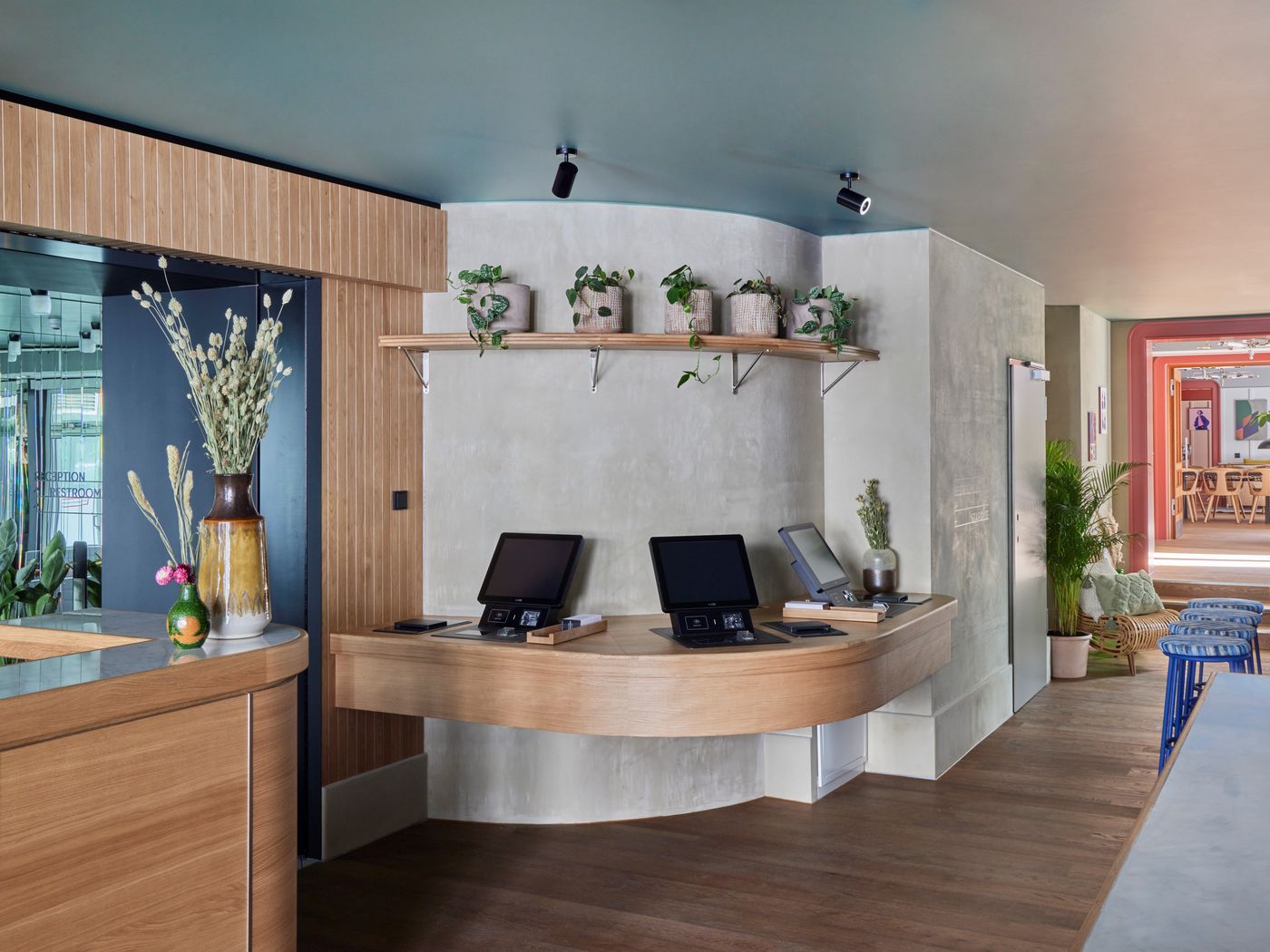 Schwan-Locke--Landwehrstrasse-Lobby-4