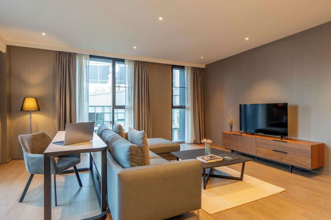 Walton-Suites-Sukhumvit-Room-25