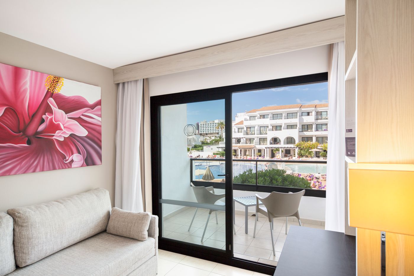 Club-Bahamas-Ibiza-Room-26