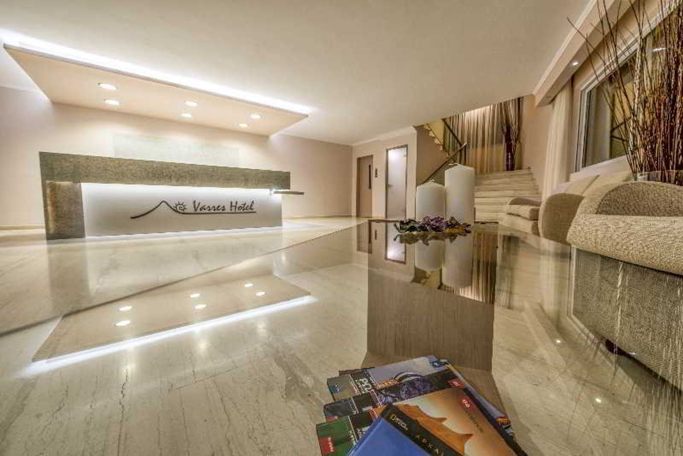 Varres-Hotel-Lobby-41