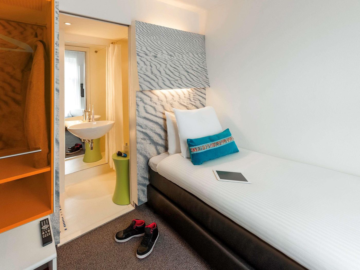ibis-Styles-Amsterdam-Central-Station-Room-11