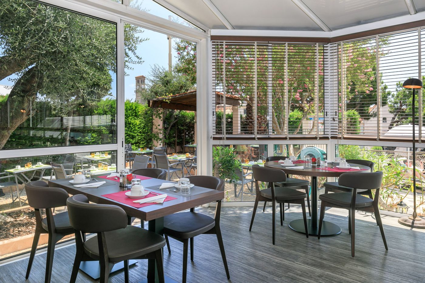 Hotel-Des-Orangers-Restaurant-24