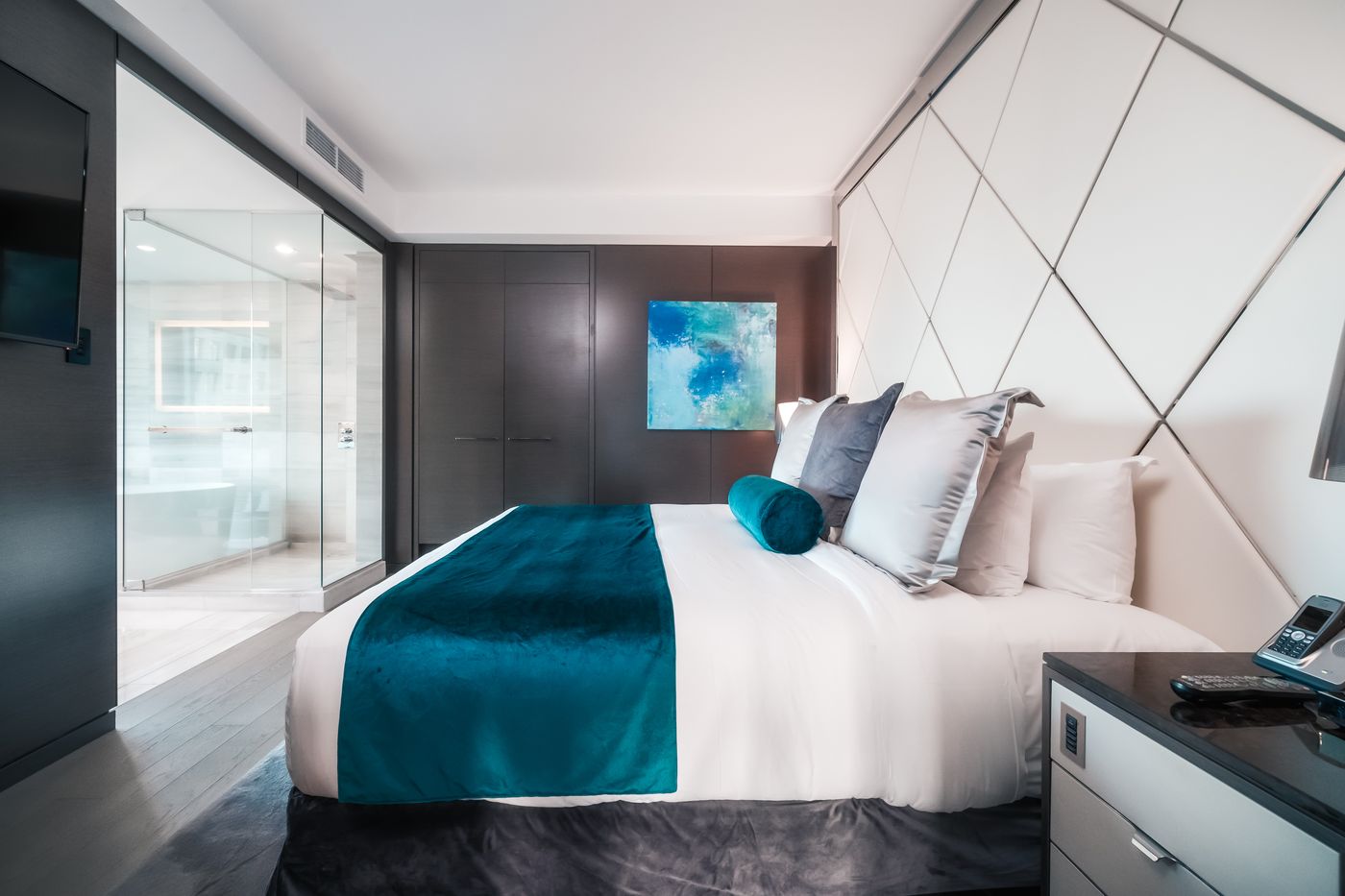 Paradox-Hotel-Vancouver-Room-37