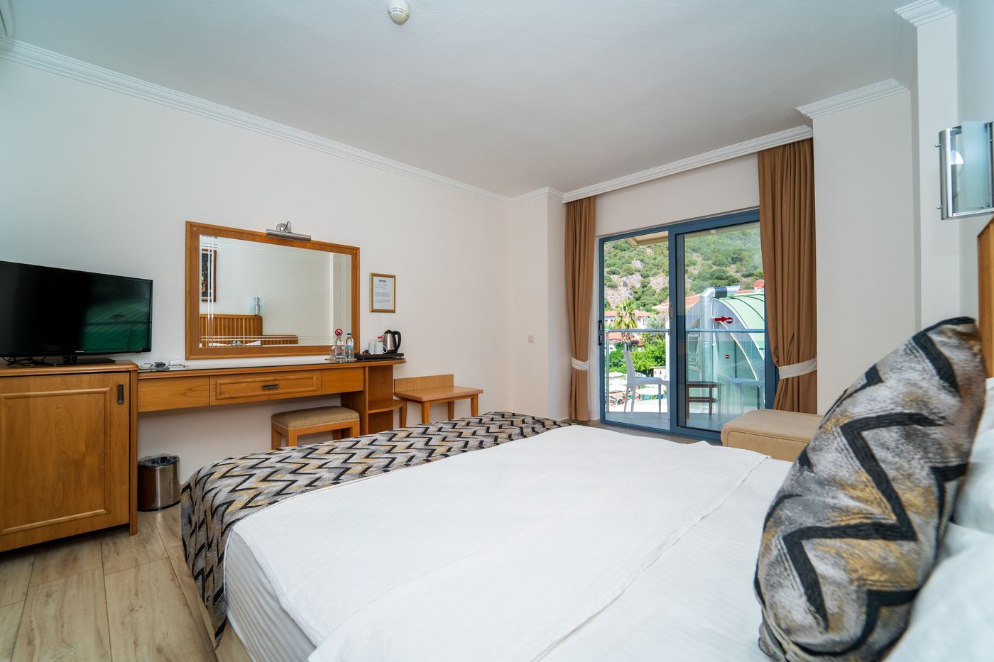 Belcehan-Deluxe-Room-23