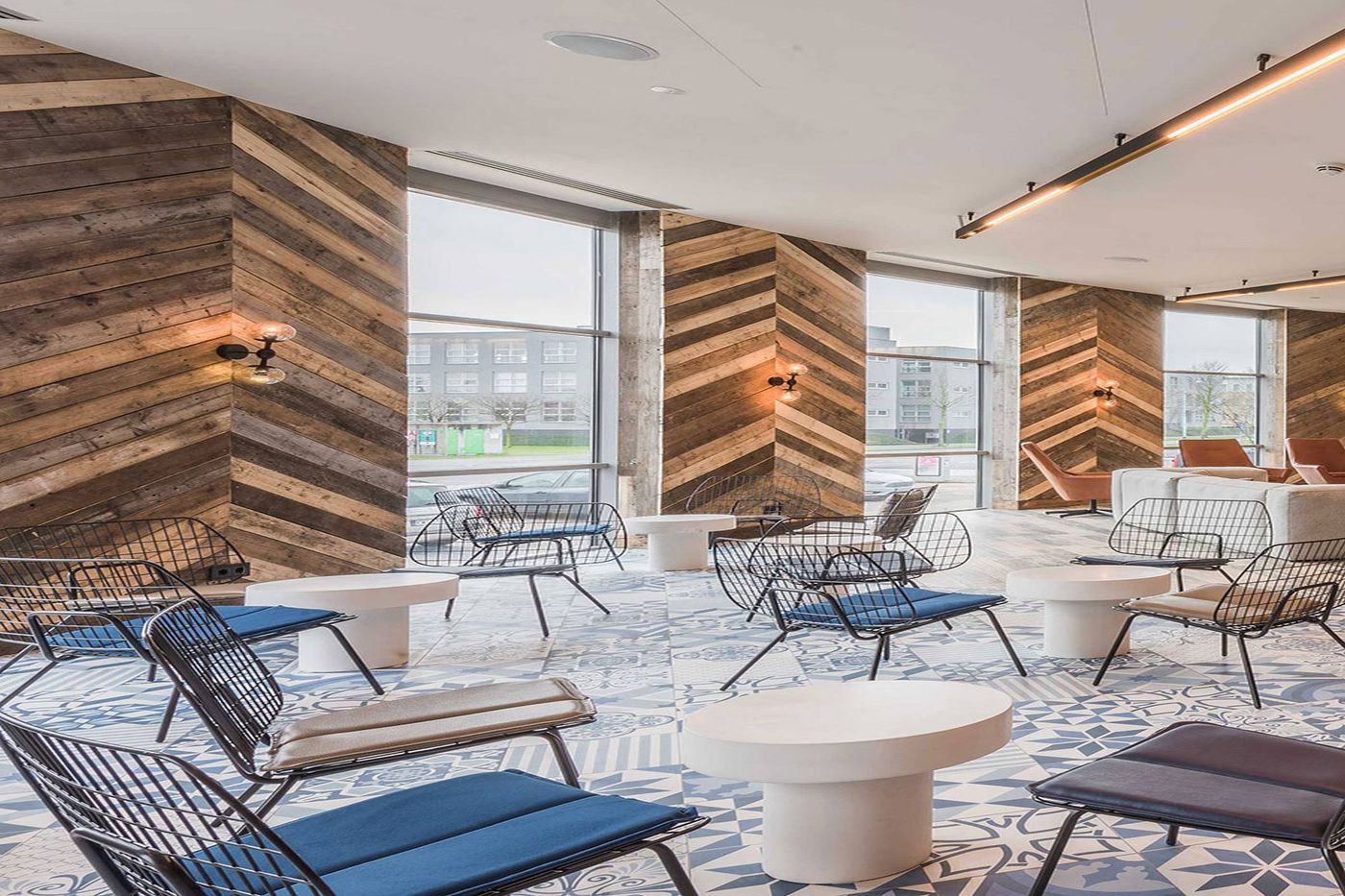 Urban-Lodge-Hotel-Lobby-4