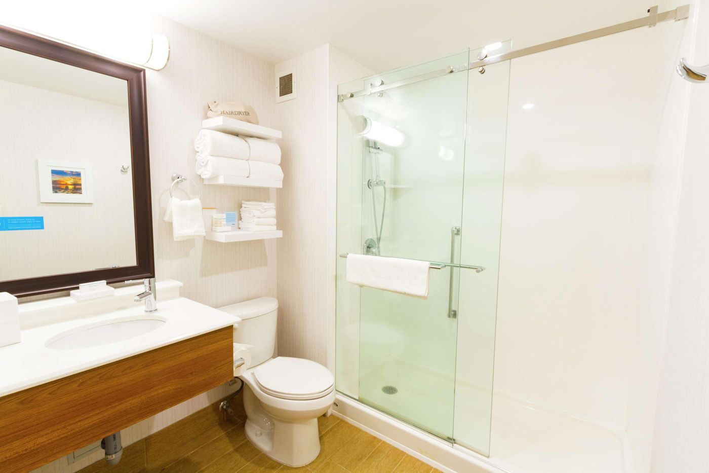 Hampton-Inn-by-Hilton-Vancouver-Airport-Room-18