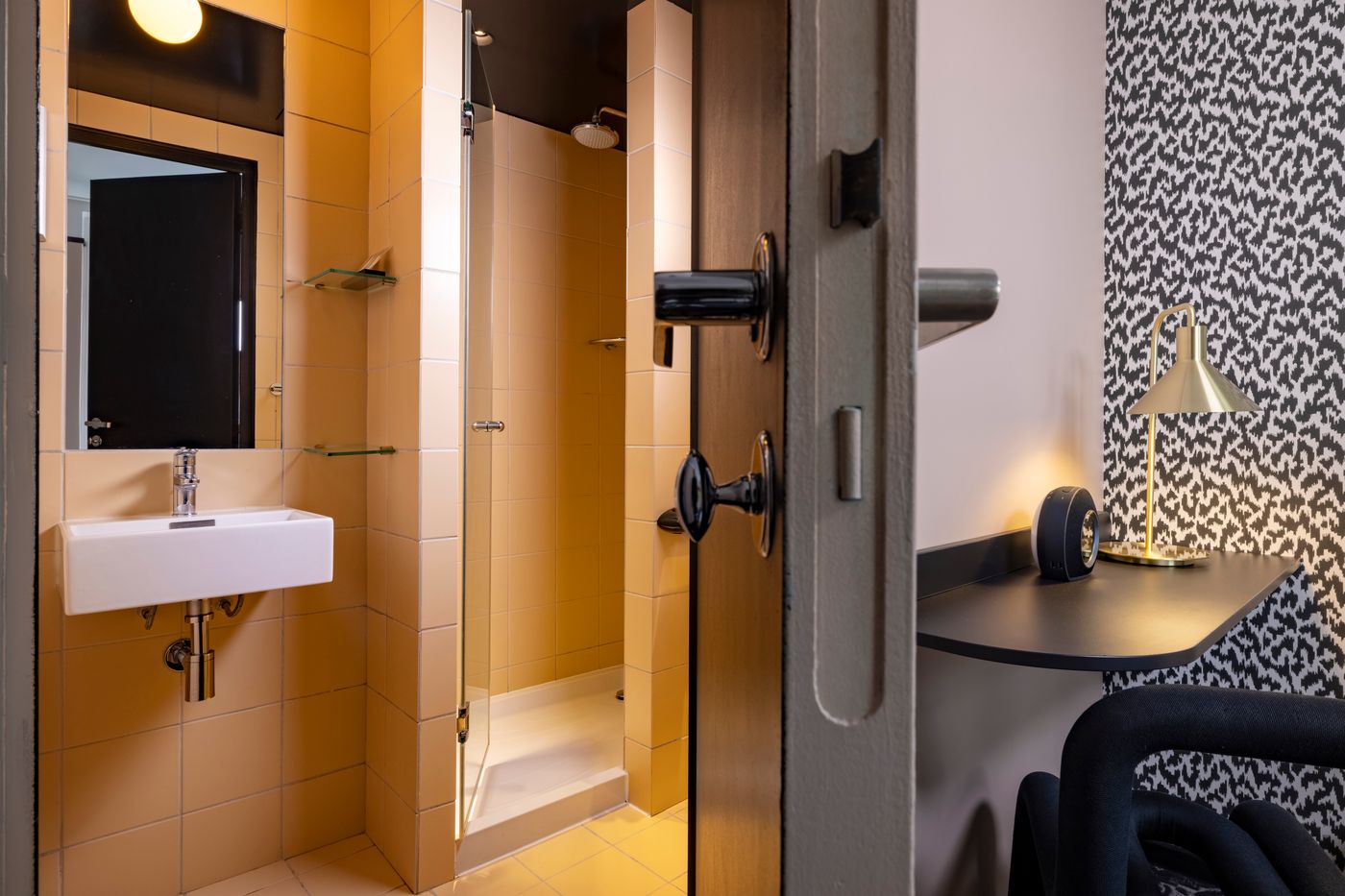 Au-Palais-de-Chaillot-Room-44