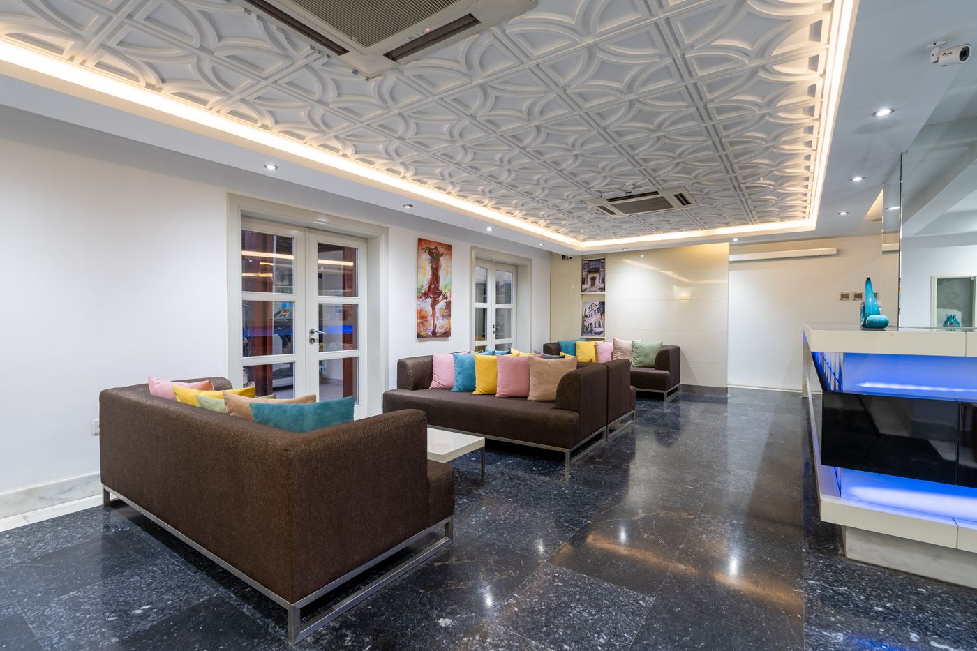 Puding-Hotel-Lobby-66