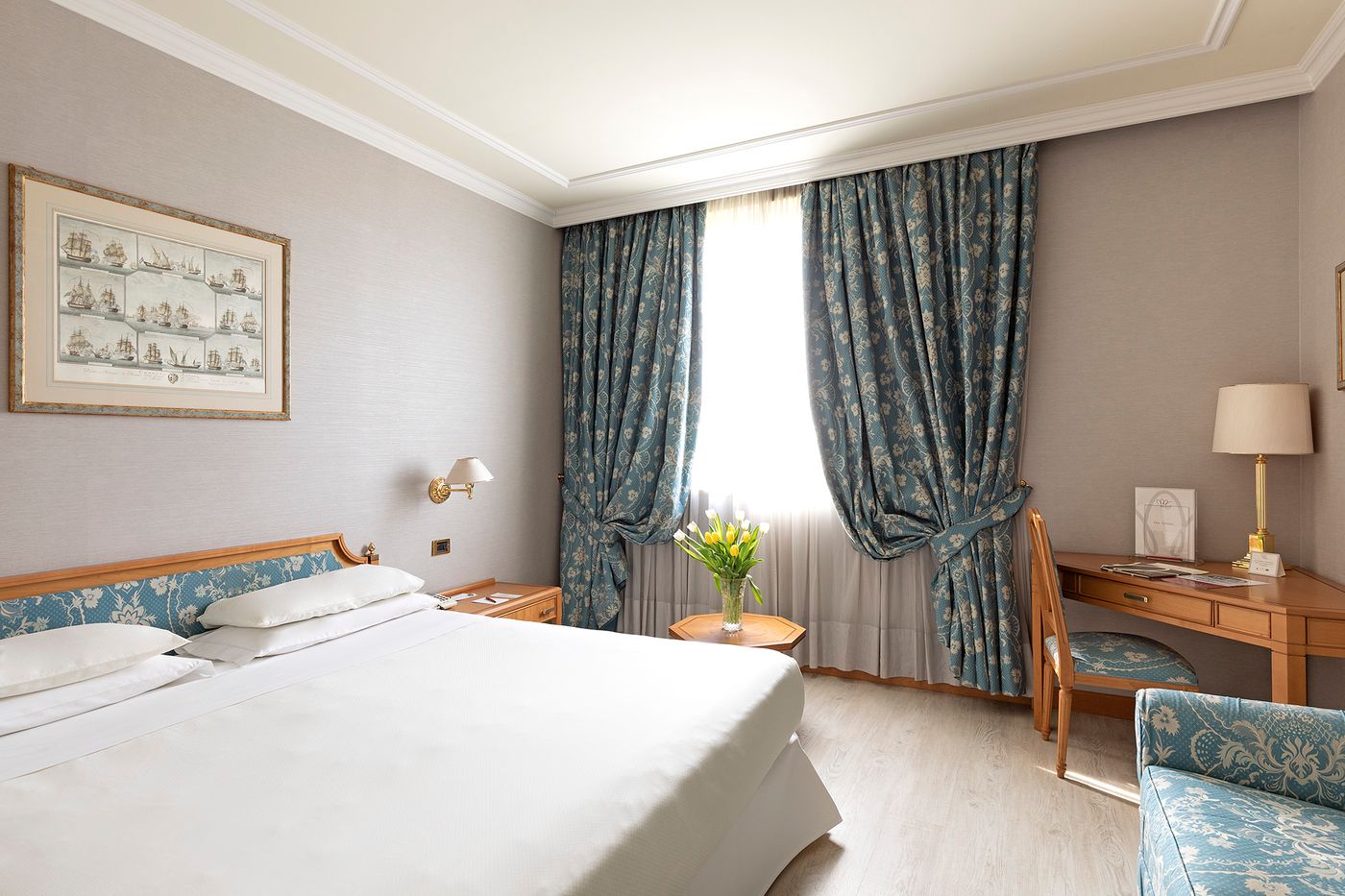 Royal-Garden-Hotel-Room-16