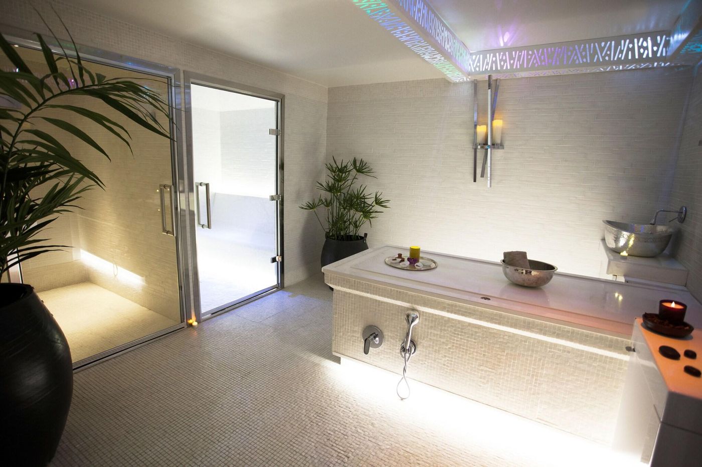 Five-Seas-Hotel-Sports-and-Entertainment-67