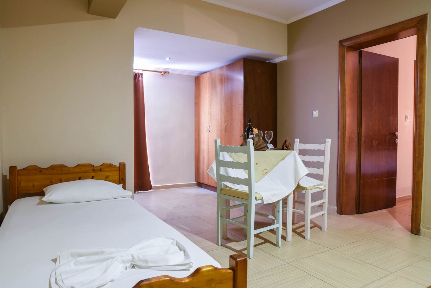 Sacallis-Inn-Beach-Hotel-Room-16