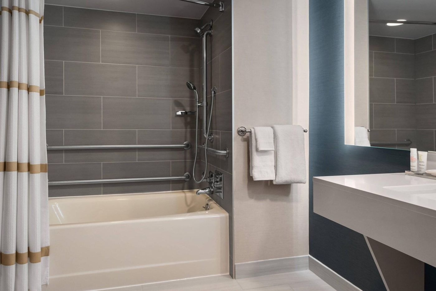 Boston-Marriott-Quincy-Room-20