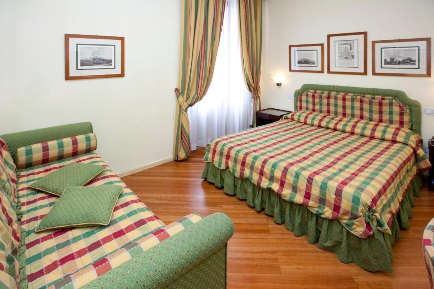 Italia-Hotel-Room-17