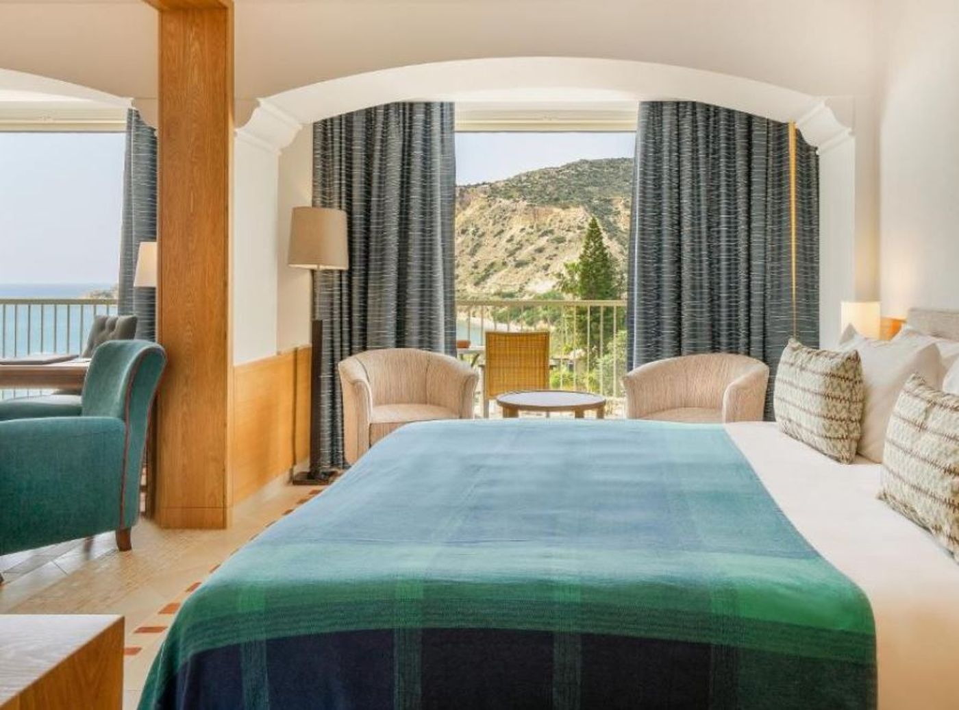 Columbia-Beach-Resort-Room-13