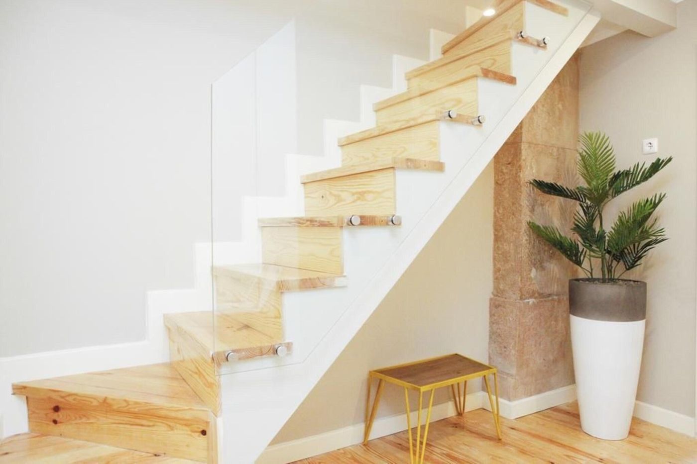 Flores-Guest-House-Lobby-16