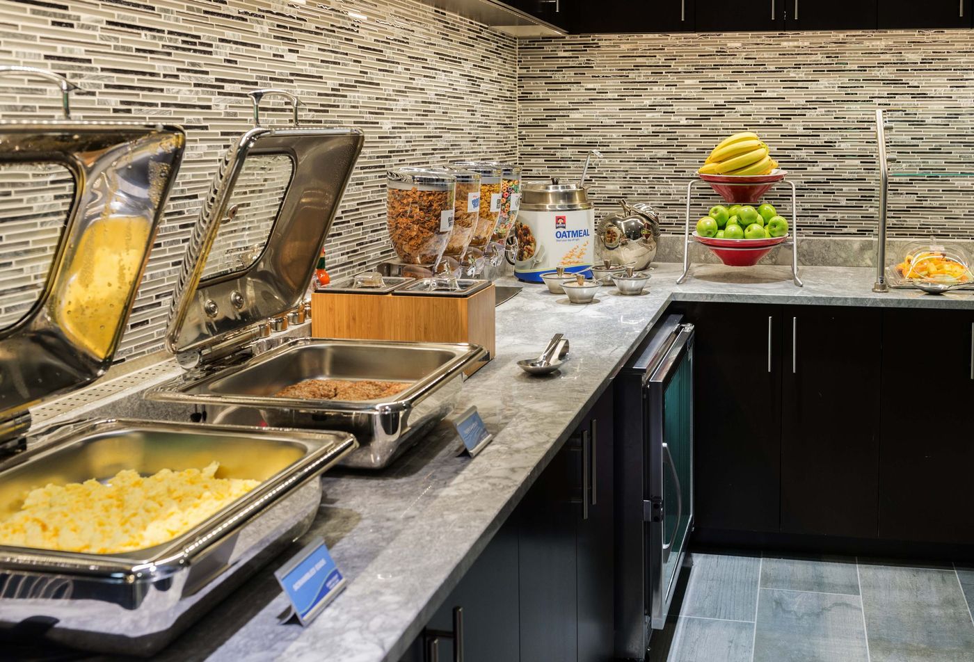 Fairfield-Inn---Suites-Boston-Cambridge-Restaurant-26