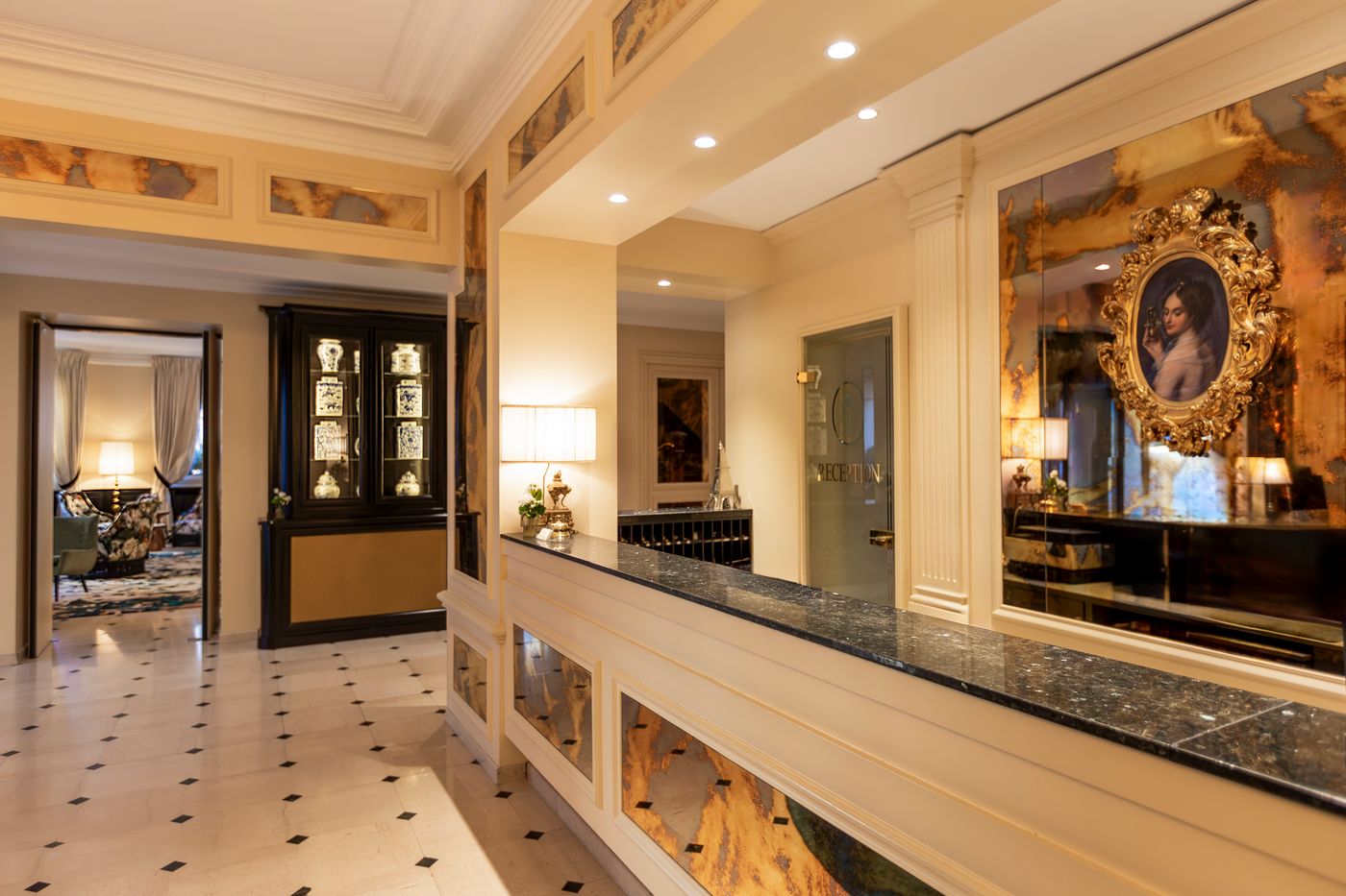 West-end-Paris-Lobby-20