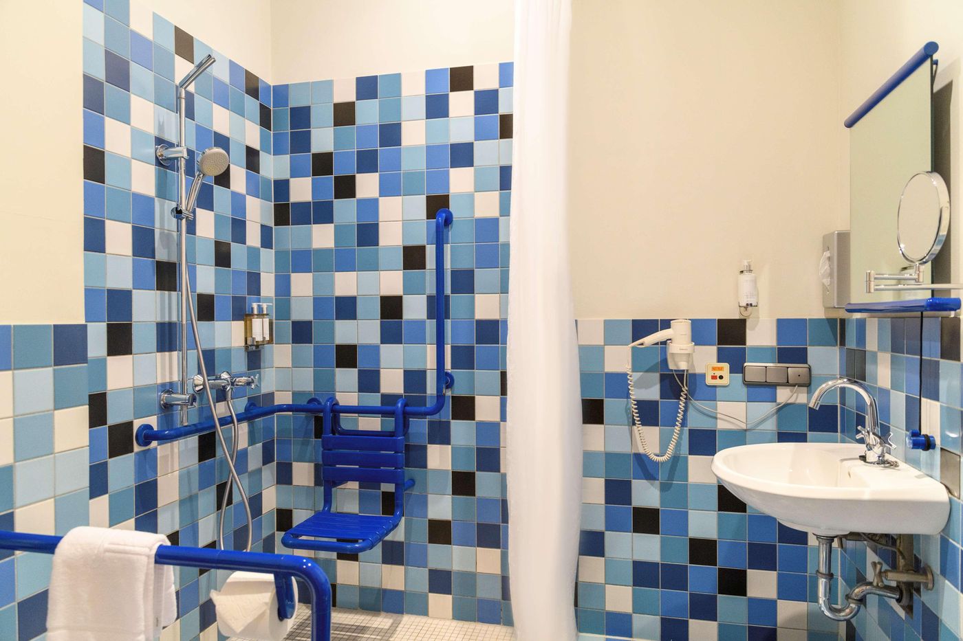 Hotel-Bleibtreu-Berlin-by-Golden-Tulip-Room-25