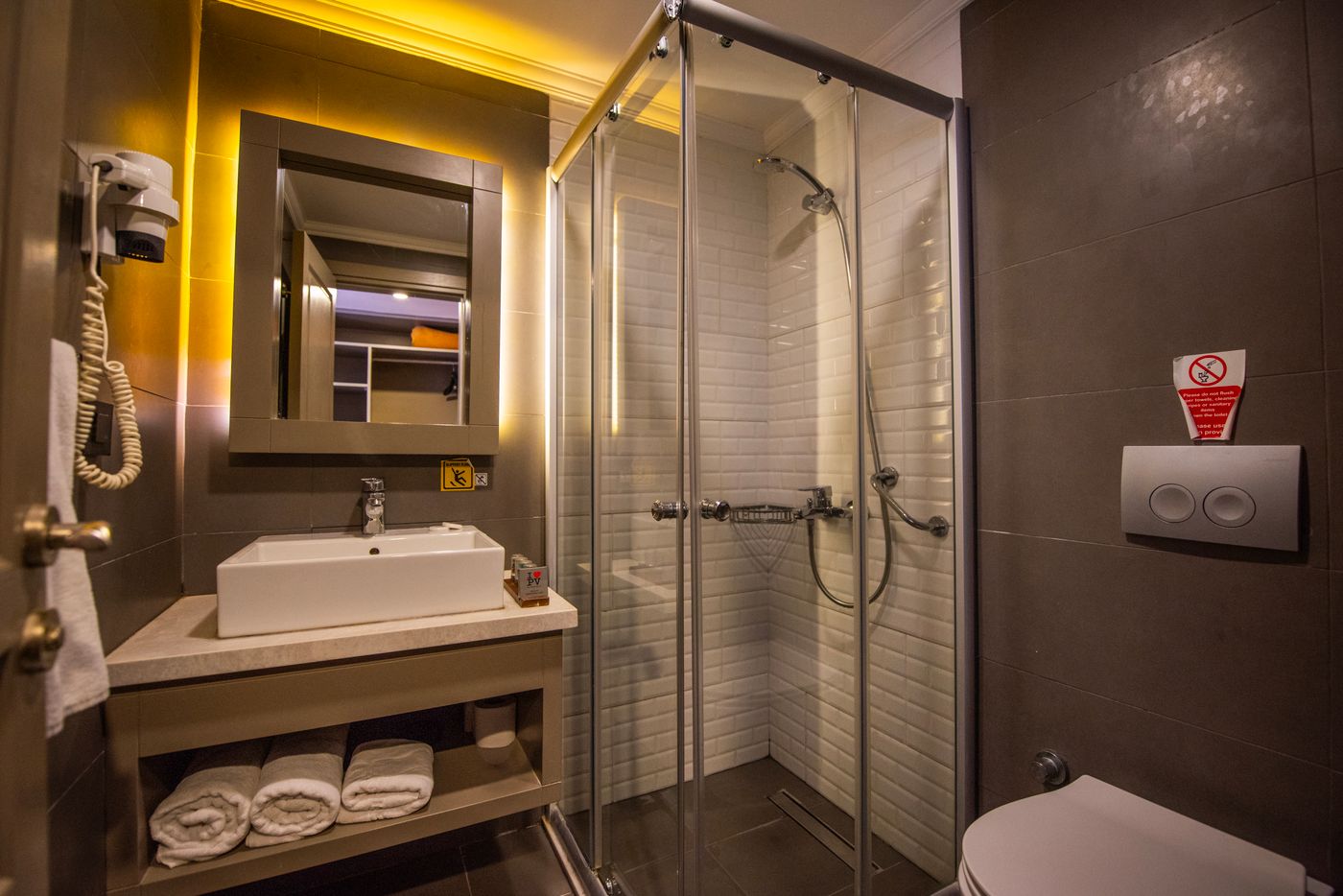 standart room WC & Shower.jpg
