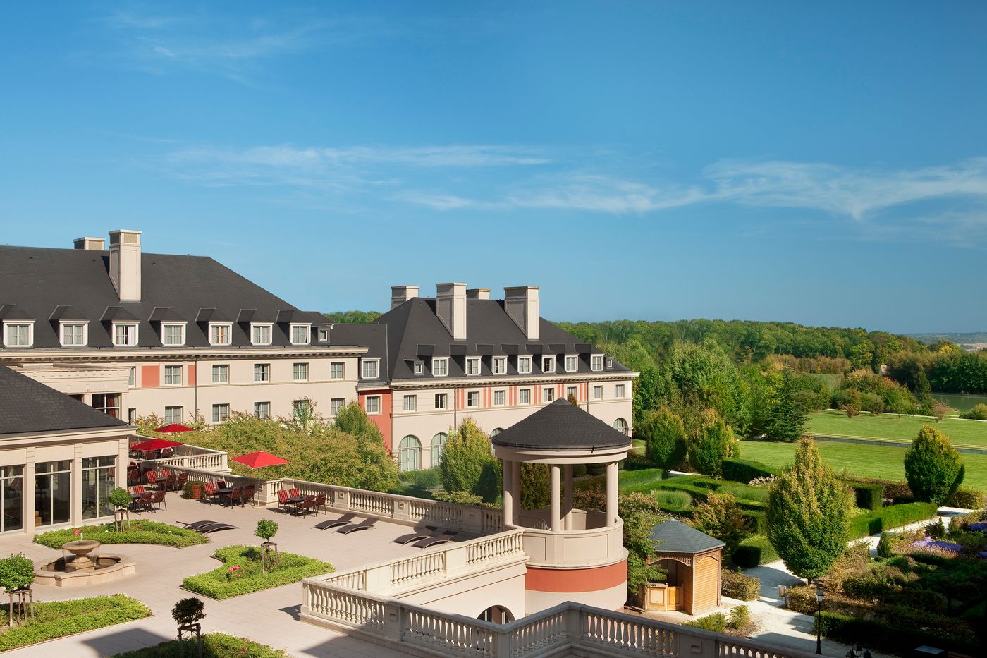 Dream-Castle-Paris-General-view-10