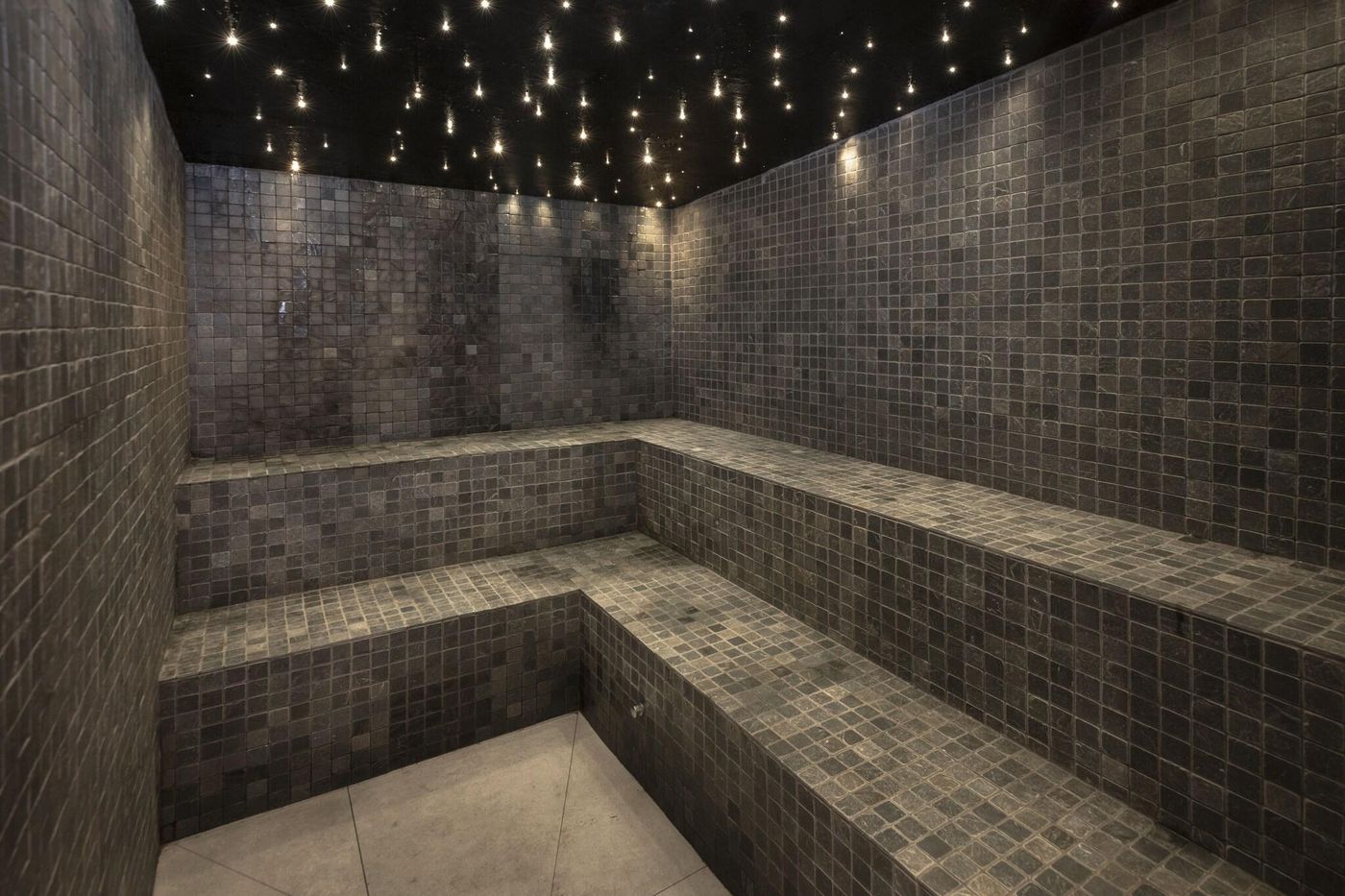 Hotel-Caprici-Sports-and-Entertainment-55