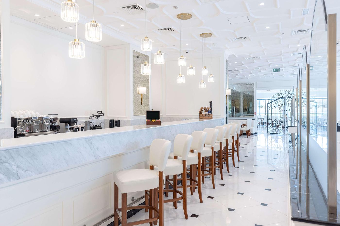 DoubleTree-by-Hilton-Doha-Downtown-Bar-11